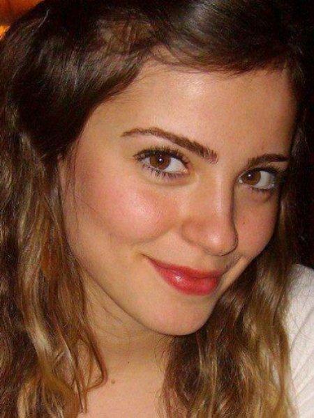 Ezgi Eyüboğlu'ndan evli mutlu çocuklu pozu