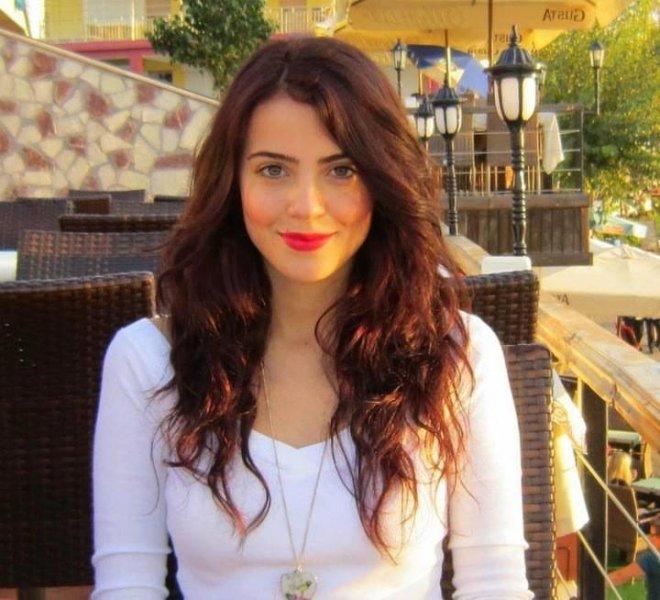 Ezgi Eyüboğlu'ndan evli mutlu çocuklu pozu