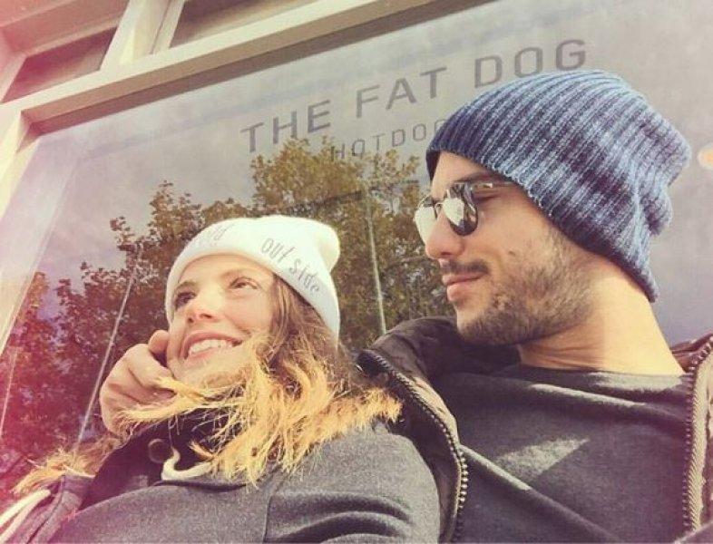 Ezgi Eyüboğlu'ndan evli mutlu çocuklu pozu