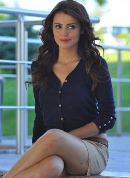 Ezgi Eyüboğlu'ndan evli mutlu çocuklu pozu