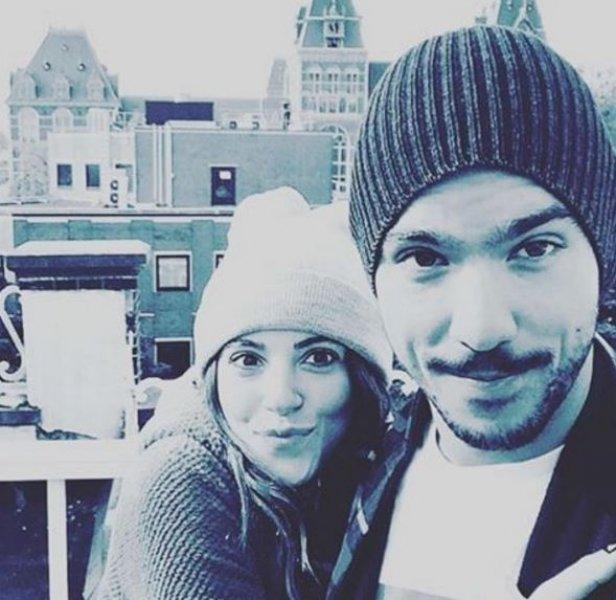 Ezgi Eyüboğlu'ndan evli mutlu çocuklu pozu