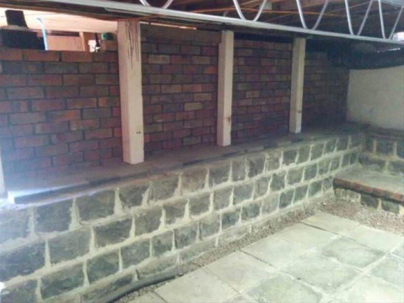 Genç adam evinin bahçesine sinema sistemi kurdu