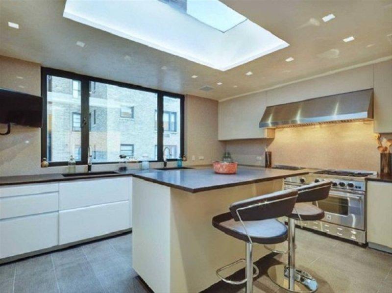 Dışarıdan bakıldığında garaj zannedilen muhteşem villa