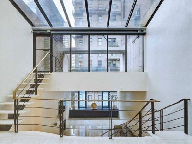 Dışarıdan bakıldığında garaj zannedilen muhteşem villa