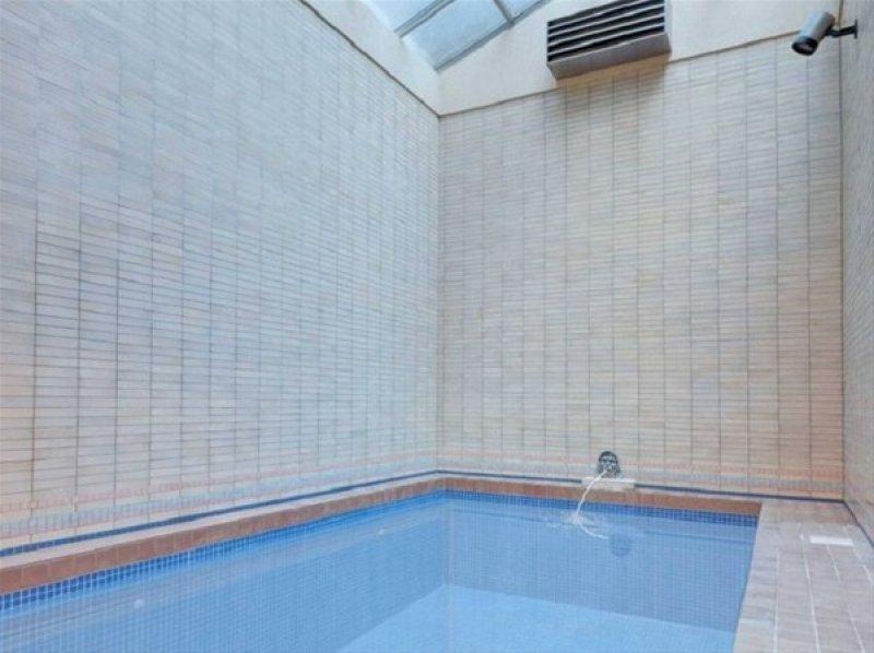 Dışarıdan bakıldığında garaj zannedilen muhteşem villa