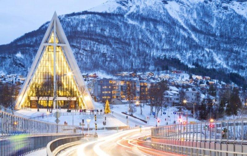  Tromso kentinde güneşin 2 ay hiç batmıyor