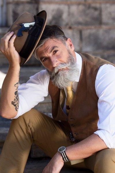 60 yaşındaki adam sakal bıraktıktan sonra model oldu