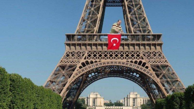 Bayrak asan dayı ortaya çıktı