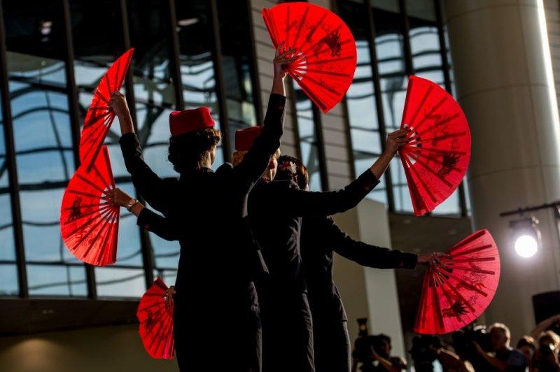 Rus hostesler nefes kesti 