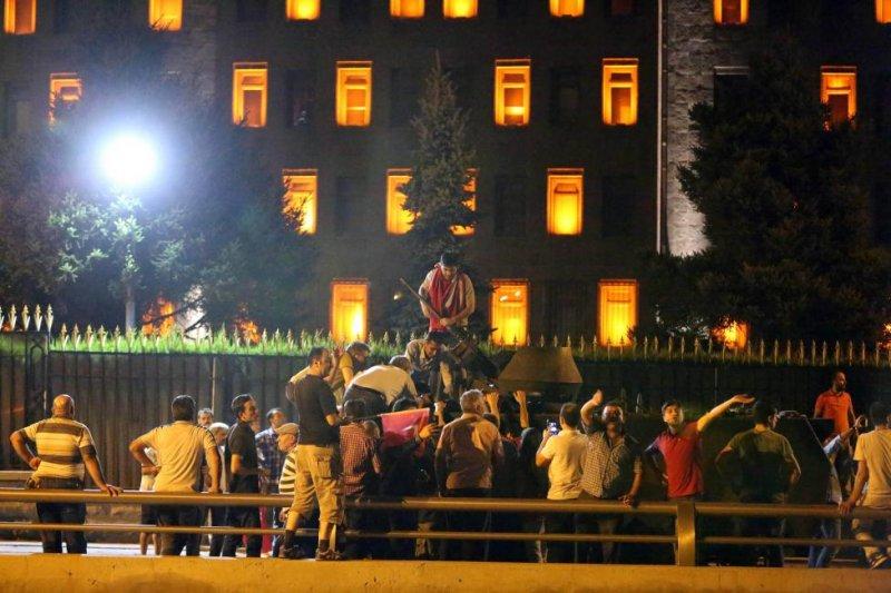 Askeri kalkışma girişiminden akılda kalan kareler