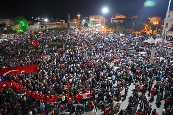 Askeri kalkışma girişiminden akılda kalan kareler