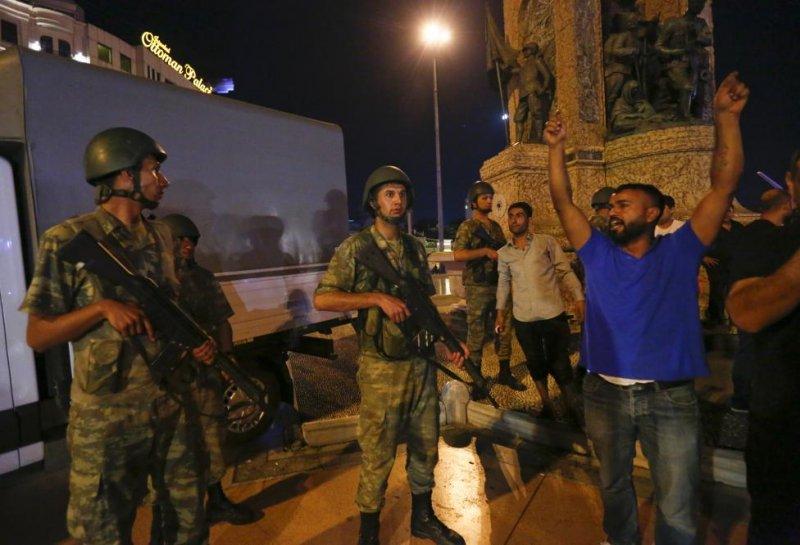 Askeri kalkışma girişiminden akılda kalan kareler