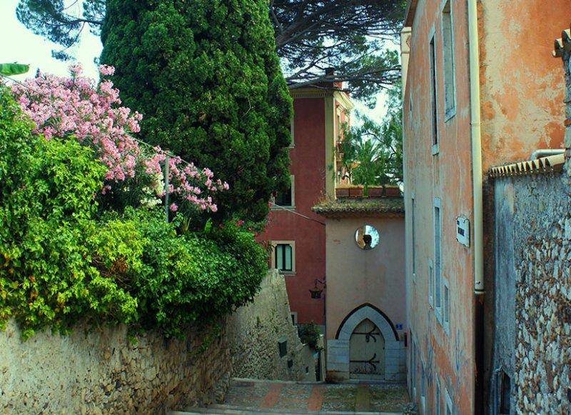 Sicilya’nın barok yapıları turistlerin ilgisini çekiyor