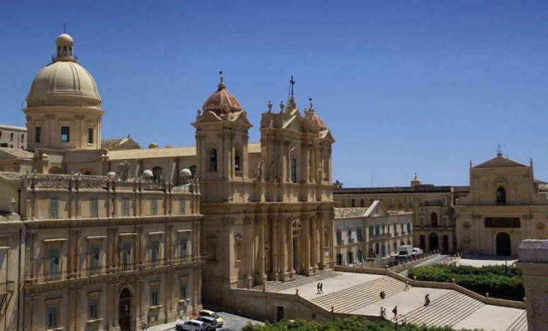 Sicilya’nın barok yapıları turistlerin ilgisini çekiyor