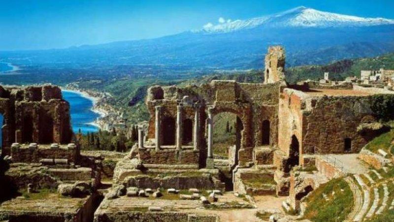 Sicilya’nın barok yapıları turistlerin ilgisini çekiyor