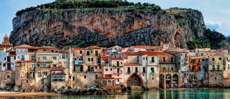 Sicilya’nın barok yapıları turistlerin ilgisini çekiyor