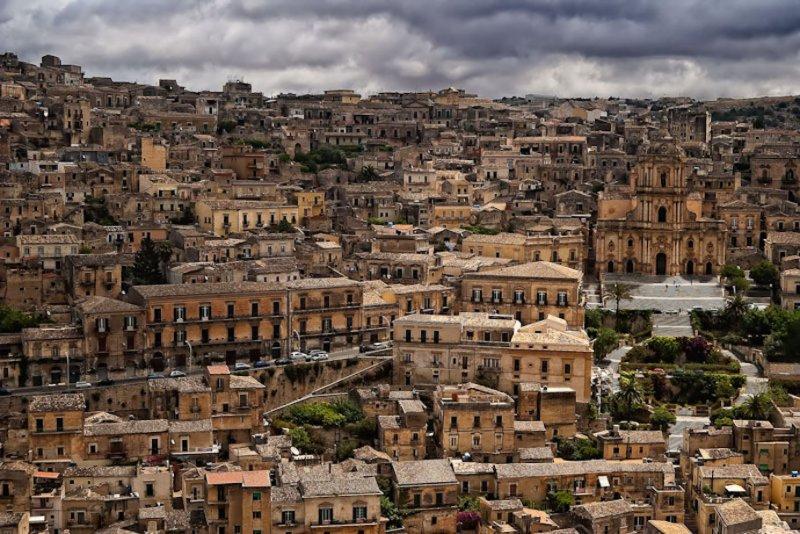 Sicilya’nın barok yapıları turistlerin ilgisini çekiyor