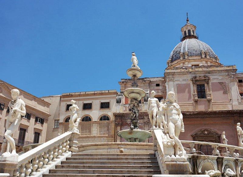 Sicilya’nın barok yapıları turistlerin ilgisini çekiyor
