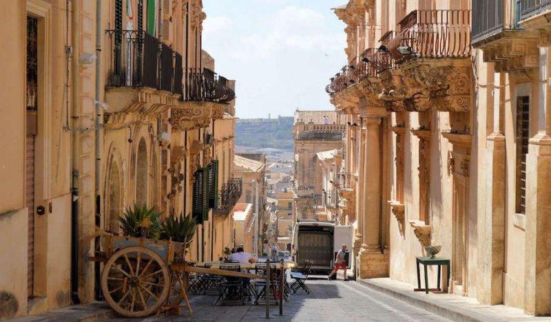 Sicilya’nın barok yapıları turistlerin ilgisini çekiyor