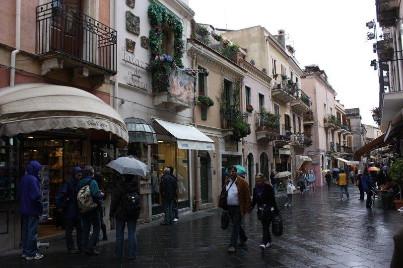 Sicilya’nın barok yapıları turistlerin ilgisini çekiyor