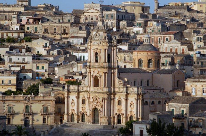 Sicilya’nın barok yapıları turistlerin ilgisini çekiyor