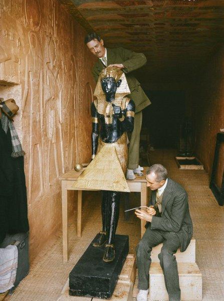 Firavun Tutankhamon’un mezar fotoğrafları sergileniyor