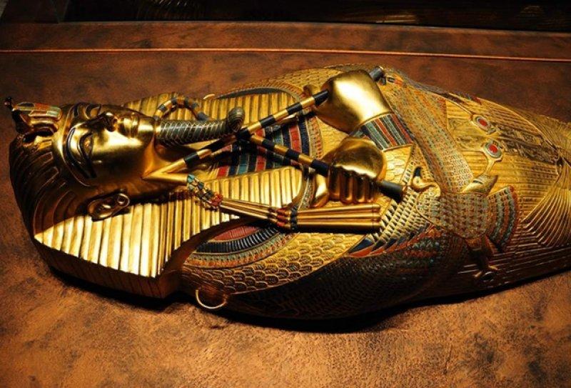 Firavun Tutankhamon’un mezar fotoğrafları sergileniyor