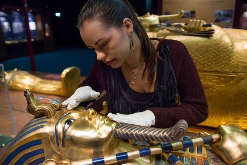 Firavun Tutankhamon’un mezar fotoğrafları sergileniyor