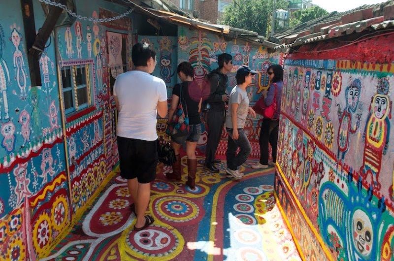 Tayvan'ın gökkuşağı köyü göz kamaştırıyor