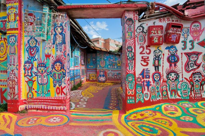 Tayvan'ın gökkuşağı köyü göz kamaştırıyor