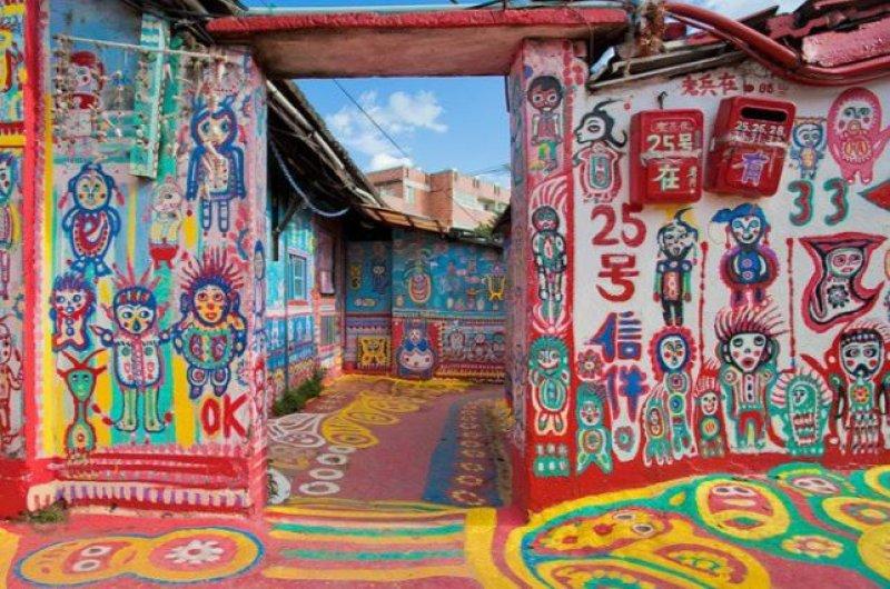 Tayvan'ın gökkuşağı köyü göz kamaştırıyor