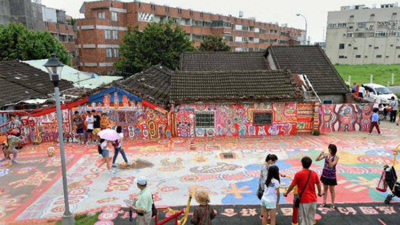 Tayvan'ın gökkuşağı köyü göz kamaştırıyor