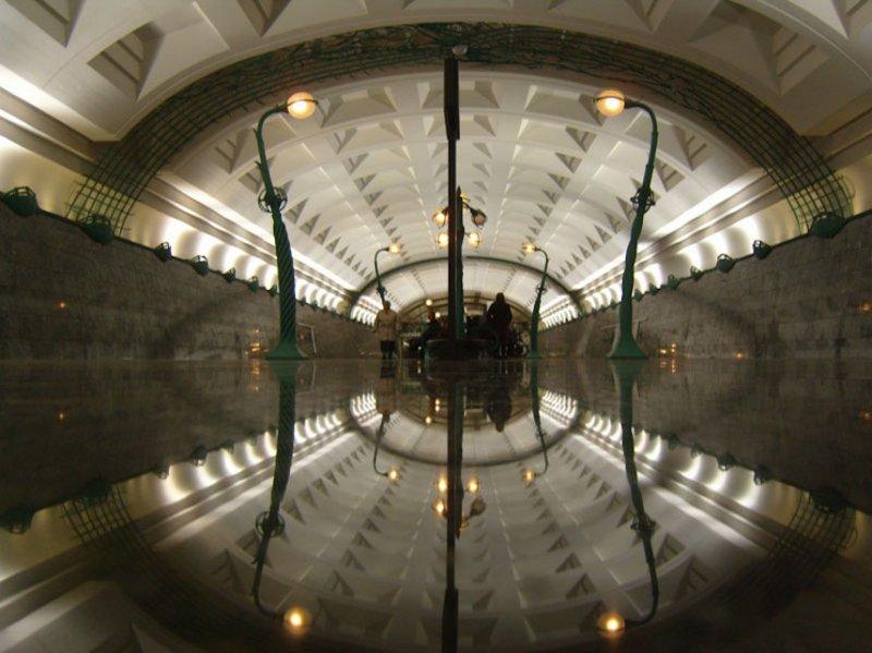 Moskova metrosu tasarımıyla büyülüyor