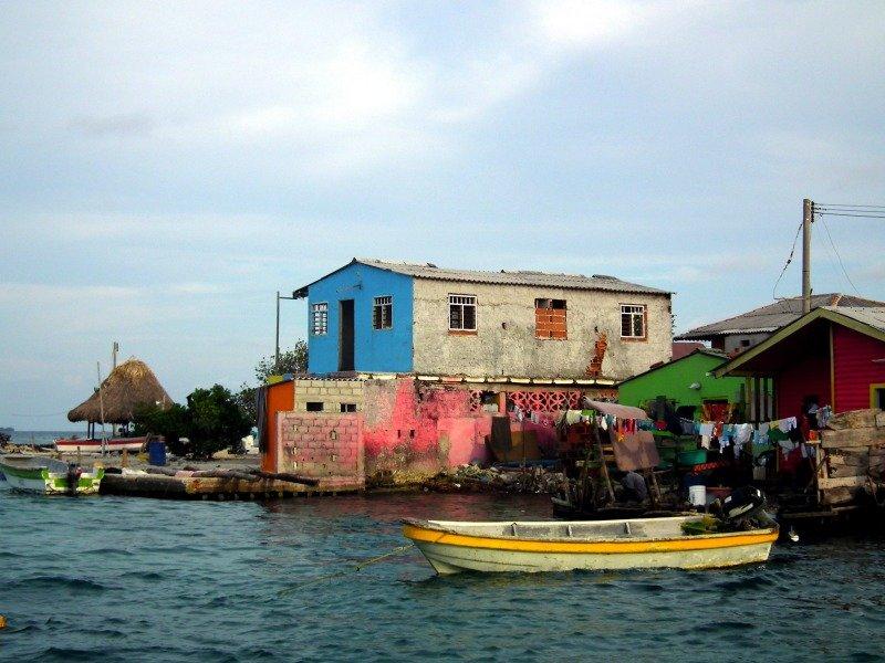 Dünyanın en kalabalık adası: Santa Cruz del Islote
