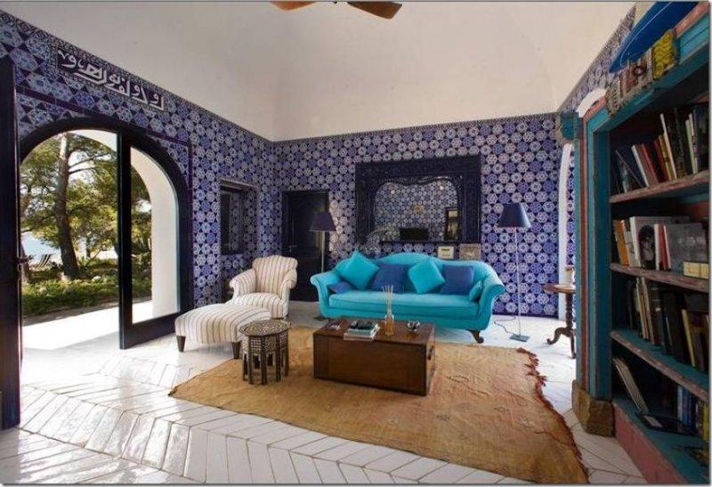 Amalfi kıyılarında yunus biçiminde ada ilgi çekiyor 