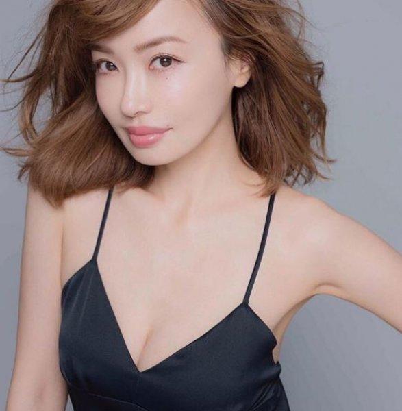 45 yaşındaki Japon model görenleri şaşırtıyor 