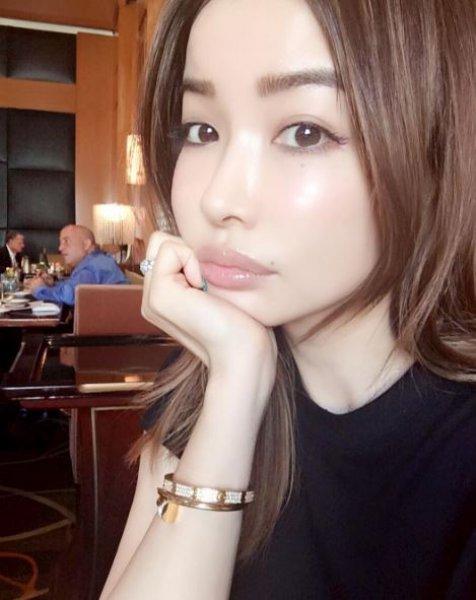 45 yaşındaki Japon model görenleri şaşırtıyor 