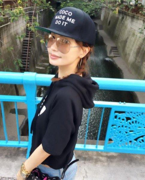 45 yaşındaki Japon model görenleri şaşırtıyor 