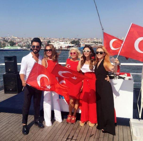 Yenikapı miting alanında ünlüler geçidi  - Resim 54