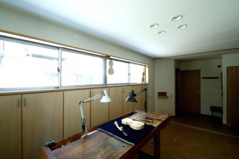 Az eşya ile dekora edilmiş Japon evleri