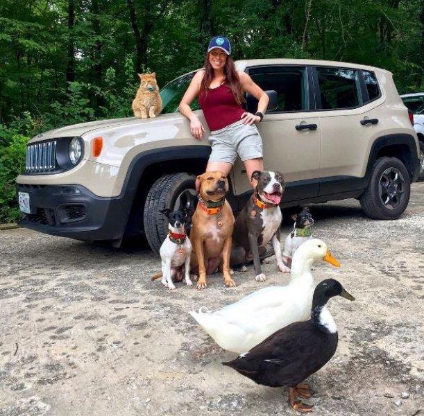 7 hayvanı kurtarıp onlardan bir aile kurdular