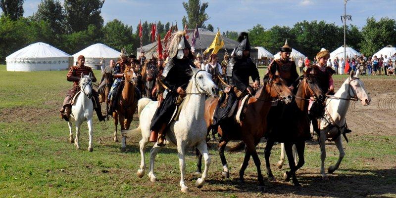 Macaristan'da Türk Kurultayı etkinliği filmleri aratmadı