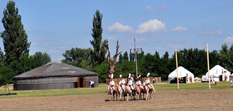 Macaristan'da Türk Kurultayı etkinliği filmleri aratmadı