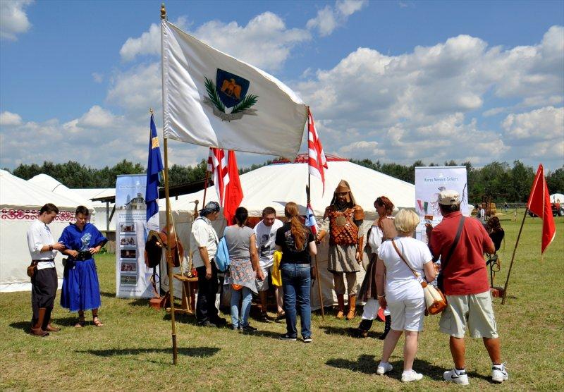 Macaristan'da Türk Kurultayı etkinliği filmleri aratmadı