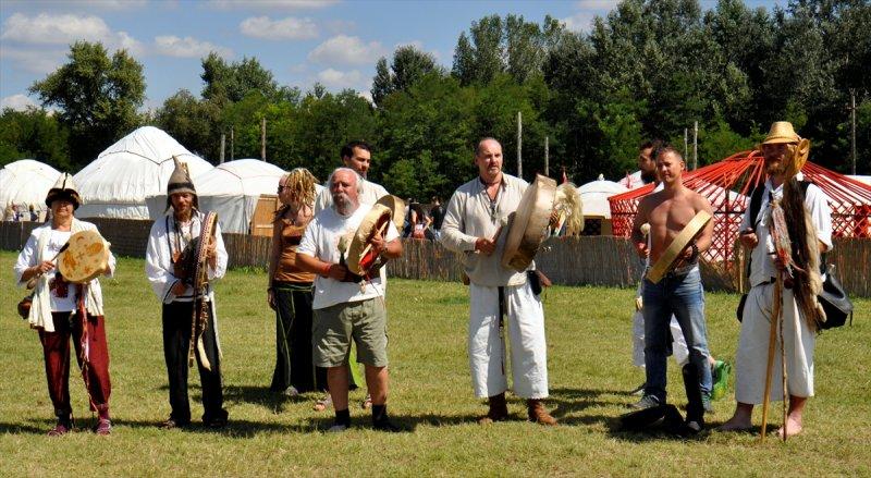 Macaristan'da Türk Kurultayı etkinliği filmleri aratmadı