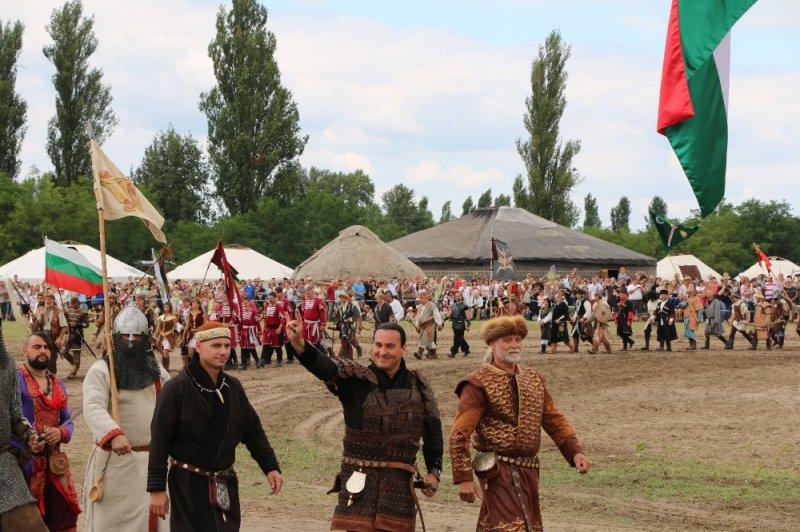 Macaristan'da Türk Kurultayı etkinliği filmleri aratmadı