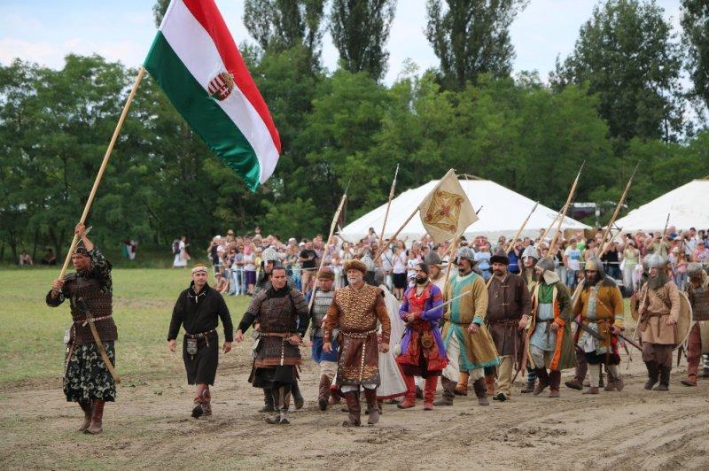 Macaristan'da Türk Kurultayı etkinliği filmleri aratmadı