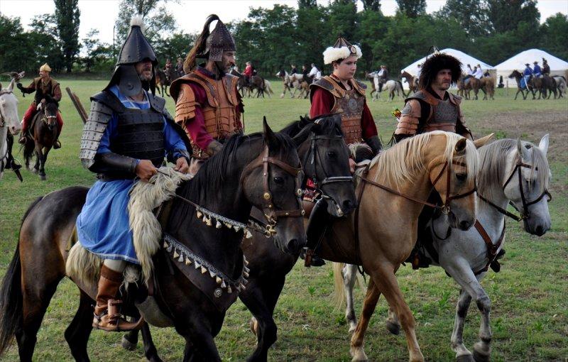 Macaristan'da Türk Kurultayı etkinliği filmleri aratmadı