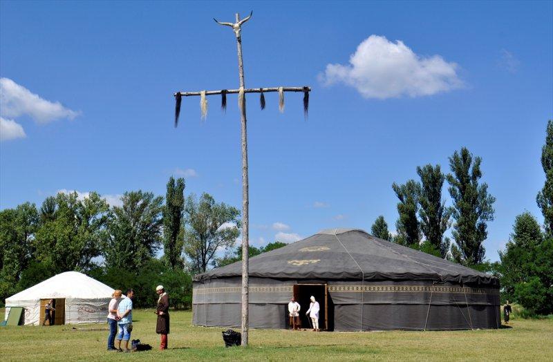 Macaristan'da Türk Kurultayı etkinliği filmleri aratmadı