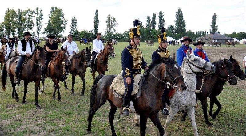 Macaristan'da Türk Kurultayı etkinliği filmleri aratmadı